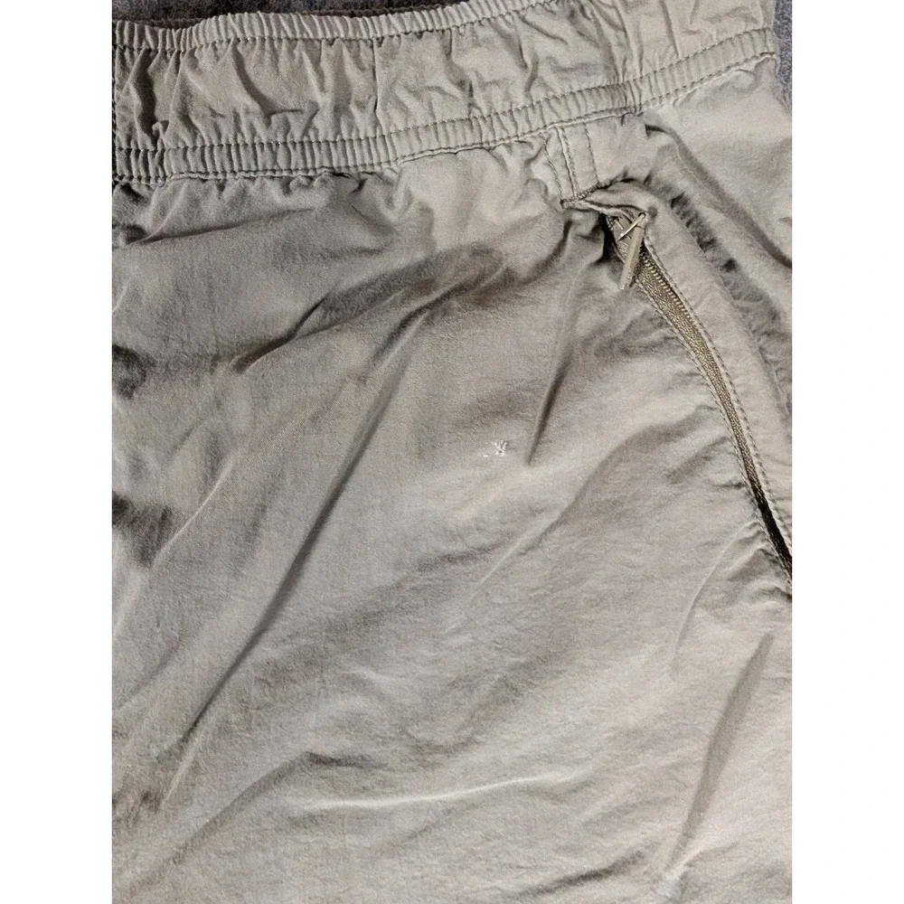The North Face Mens Khaki Nylon Utility Hiking Shorts Zipper Pockets Regular M